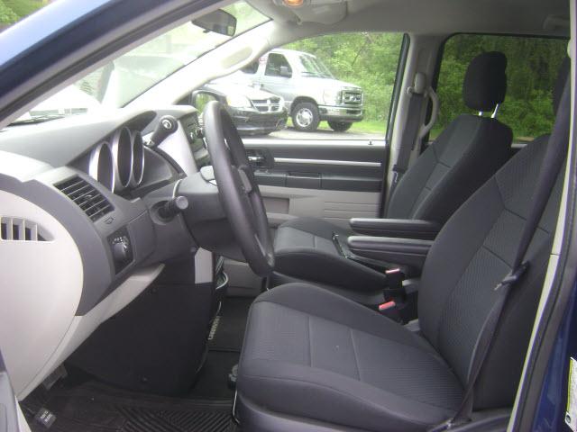 Dodge Grand Caravan 2010 photo 3