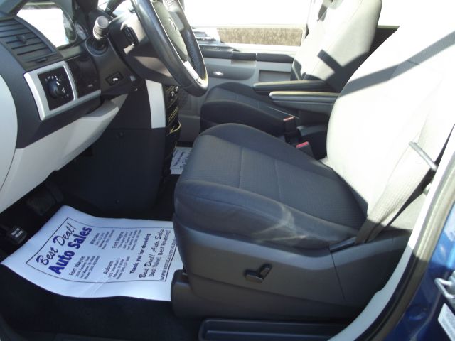 Dodge Grand Caravan 2010 photo 3