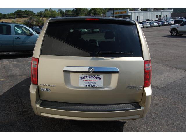 Dodge Grand Caravan 2010 photo 3