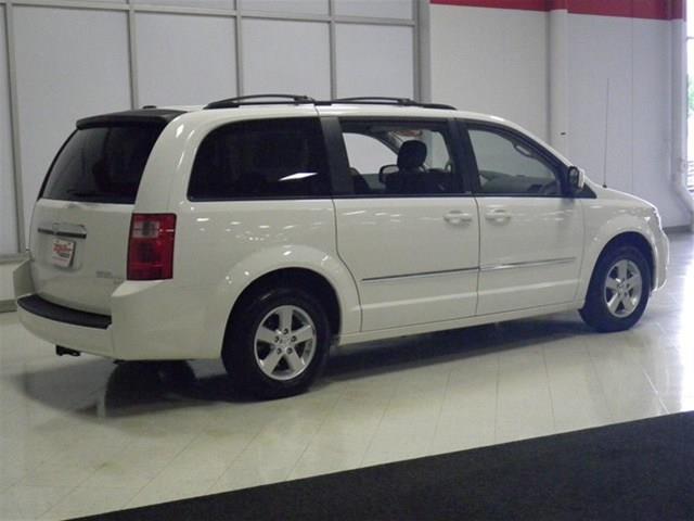 Dodge Grand Caravan 2010 photo 3