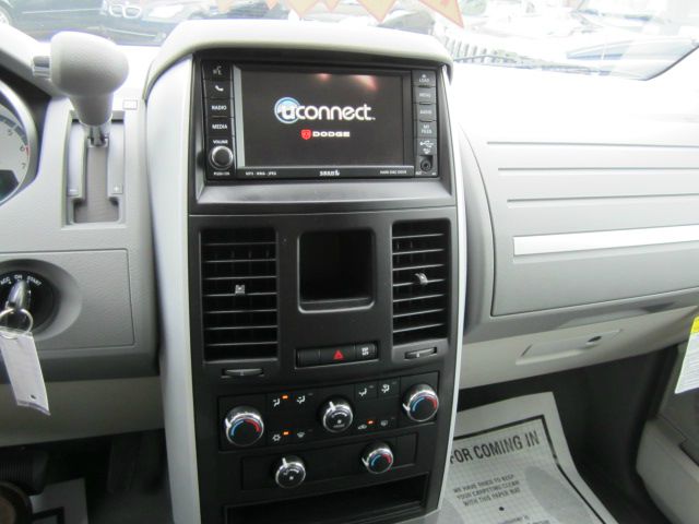 Dodge Grand Caravan 2010 photo 1