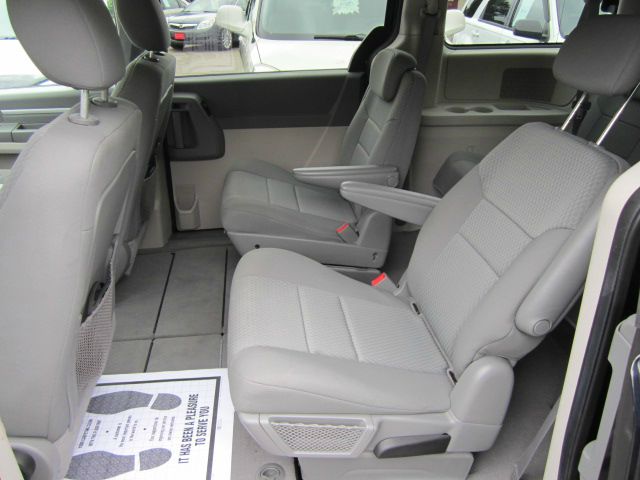 Dodge Grand Caravan 2010 photo 2