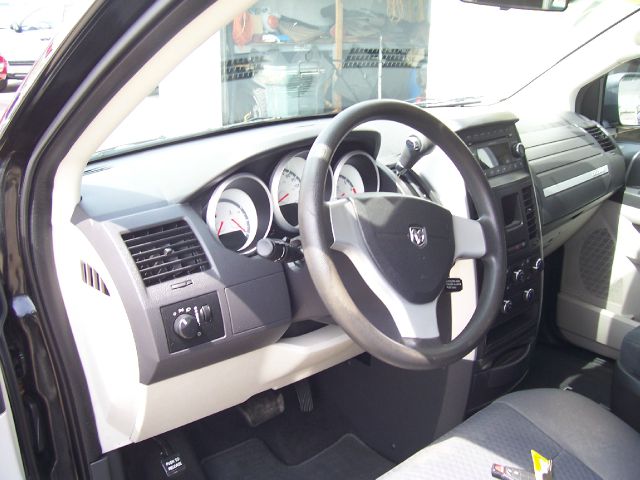 Dodge Grand Caravan 2010 photo 2