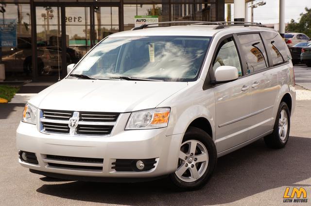 Dodge Grand Caravan 2010 photo 1