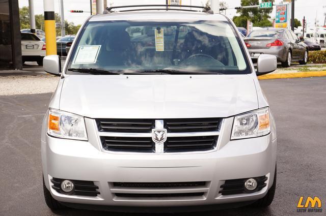 Dodge Grand Caravan 2010 photo 2