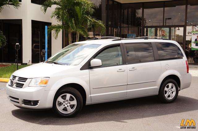 Dodge Grand Caravan 2010 photo 3