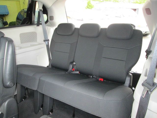 Dodge Grand Caravan 2010 photo 3