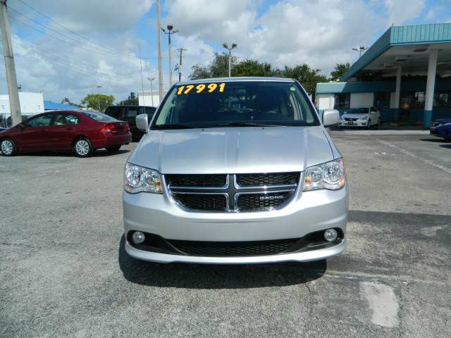 Dodge Grand Caravan 2011 photo 2