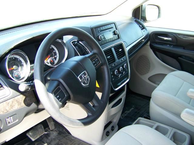 Dodge Grand Caravan 2011 photo 2