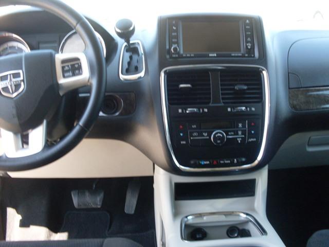 Dodge Grand Caravan 2011 photo 7