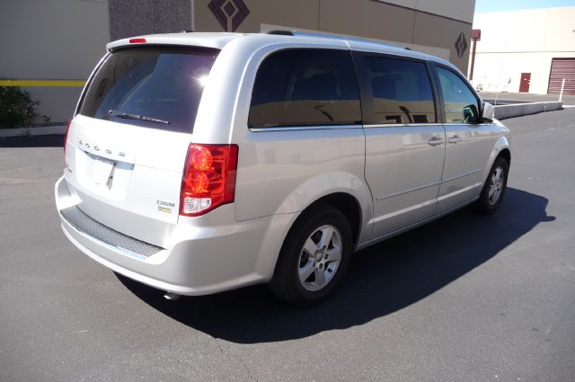 Dodge Grand Caravan 2011 photo 2