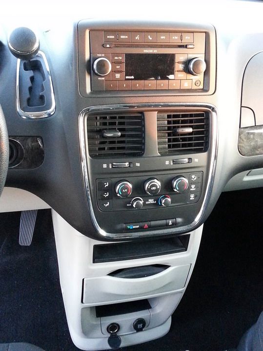 Dodge Grand Caravan 2011 photo 12