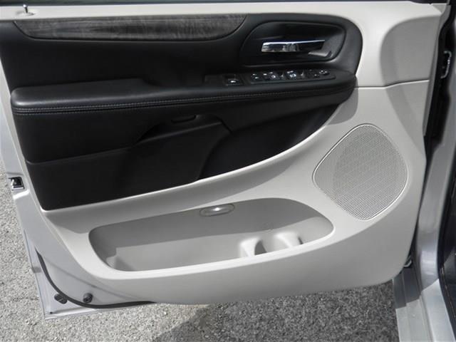 Dodge Grand Caravan 2011 photo 3