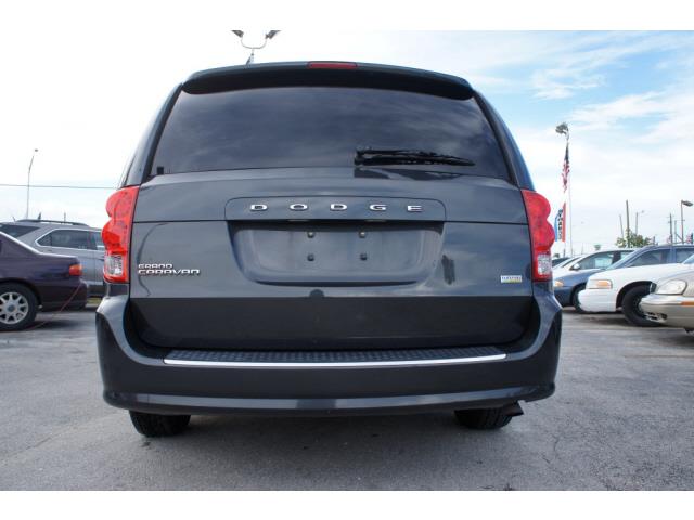 Dodge Grand Caravan 2011 photo 1