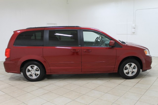 Dodge Grand Caravan 2011 photo 2