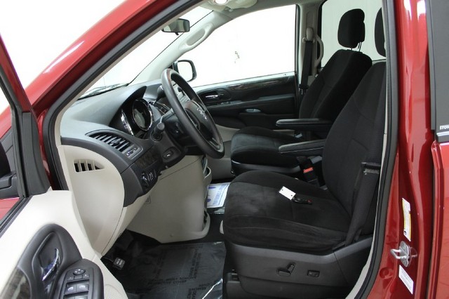 Dodge Grand Caravan 2011 photo 4