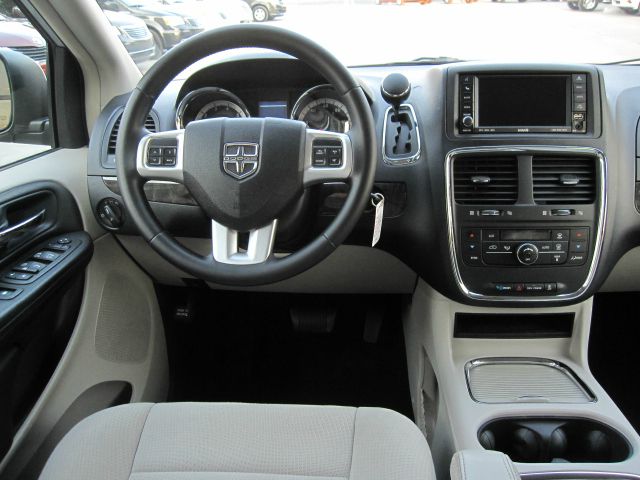 Dodge Grand Caravan 2011 photo 13