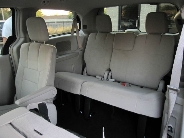 Dodge Grand Caravan 2011 photo 2