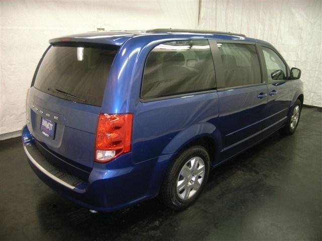 Dodge Grand Caravan 2011 photo 2