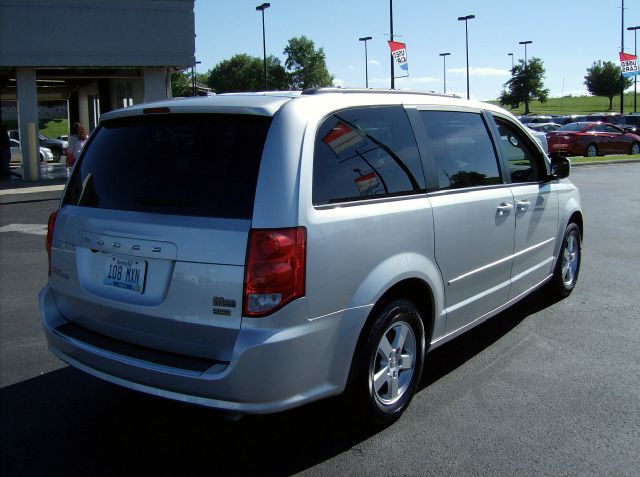 Dodge Grand Caravan 2011 photo 3