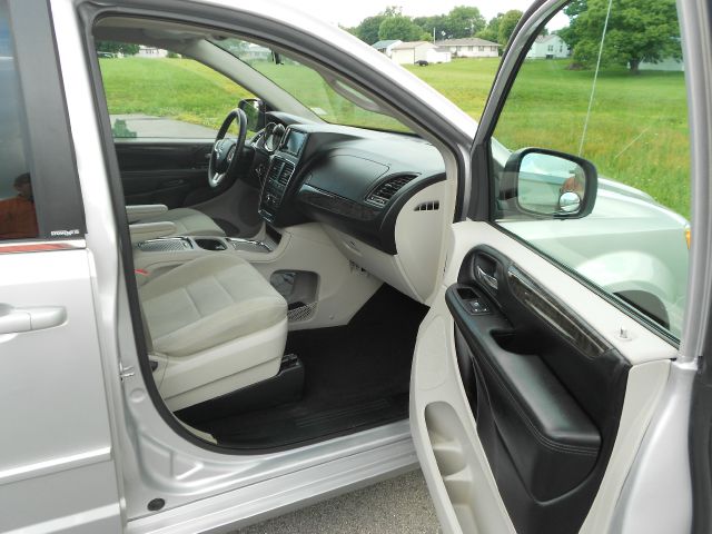 Dodge Grand Caravan 2011 photo 3