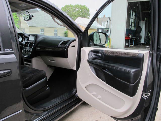 Dodge Grand Caravan 2011 photo 17