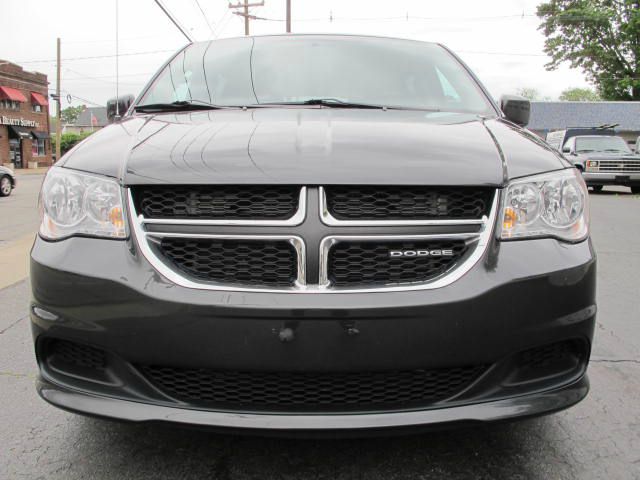 Dodge Grand Caravan 2011 photo 2