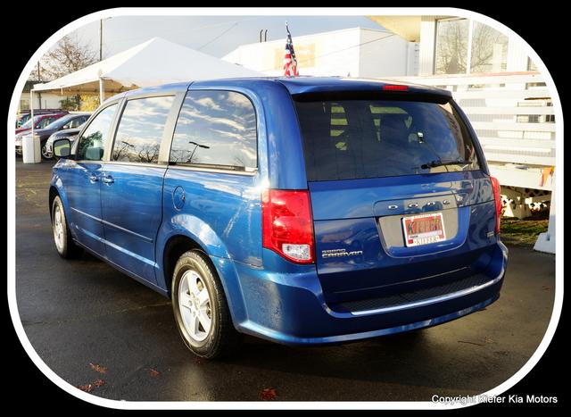 Dodge Grand Caravan 2011 photo 2