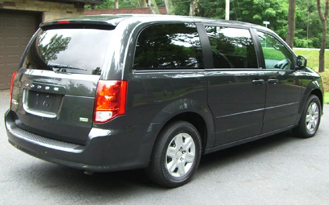 Dodge Grand Caravan 2011 photo 2