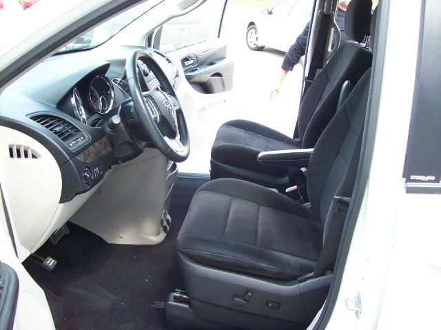 Dodge Grand Caravan 2011 photo 6