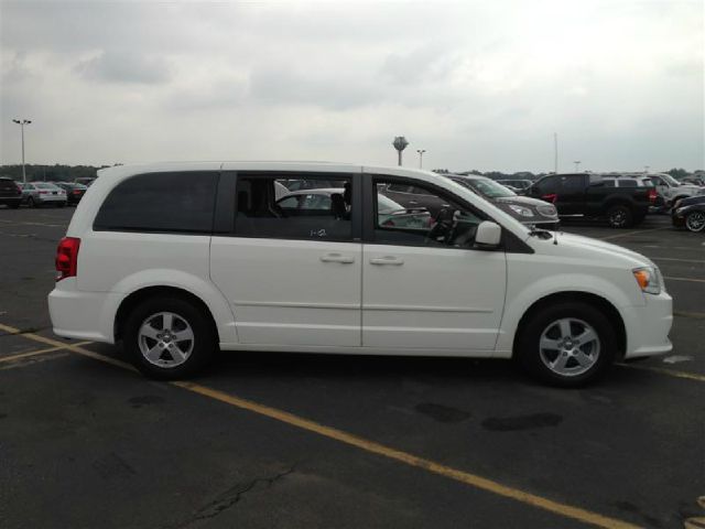 Dodge Grand Caravan 2011 photo 1