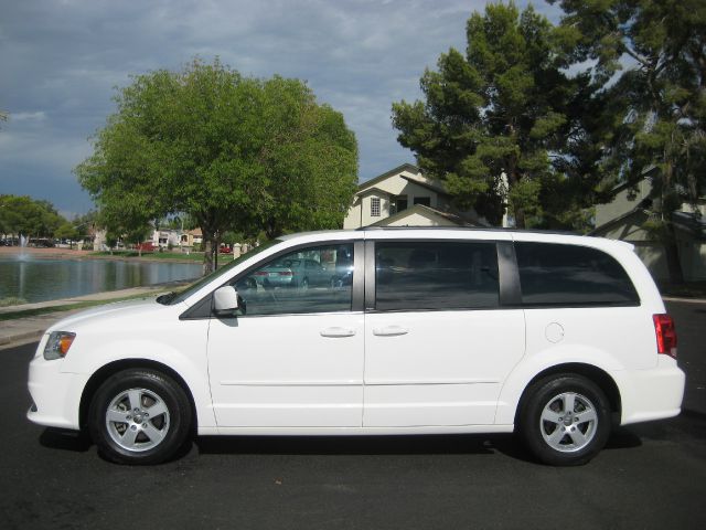 Dodge Grand Caravan 2012 photo 2