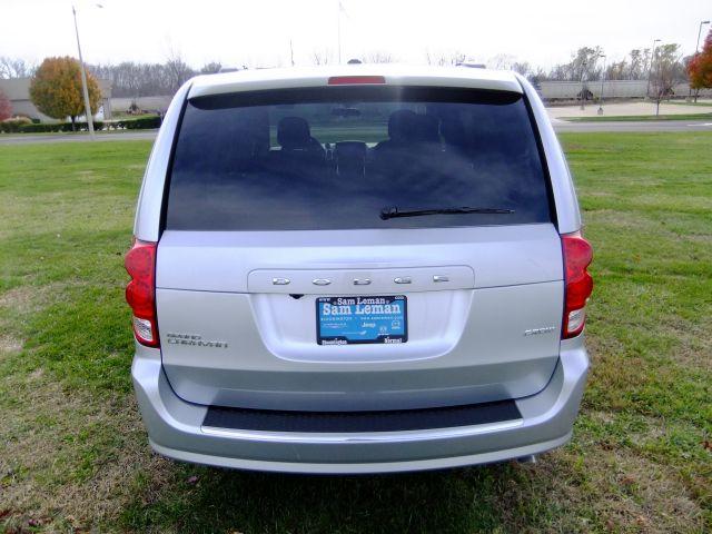 Dodge Grand Caravan 2012 photo 3