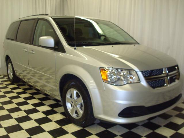 Dodge Grand Caravan 2012 photo 2