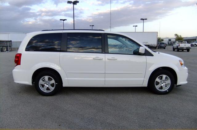 Dodge Grand Caravan 2012 photo 2