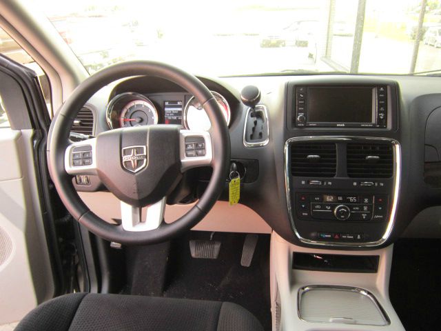 Dodge Grand Caravan 2012 photo 3