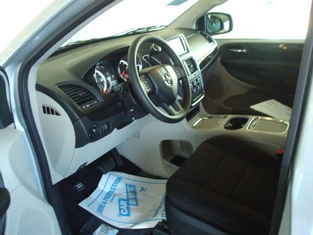 Dodge Grand Caravan 2012 photo 3