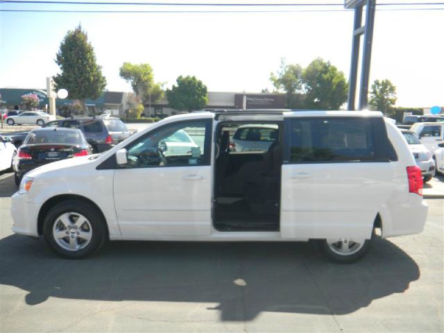 Dodge Grand Caravan 2012 photo 1