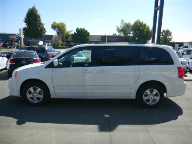 Dodge Grand Caravan 2012 photo 2