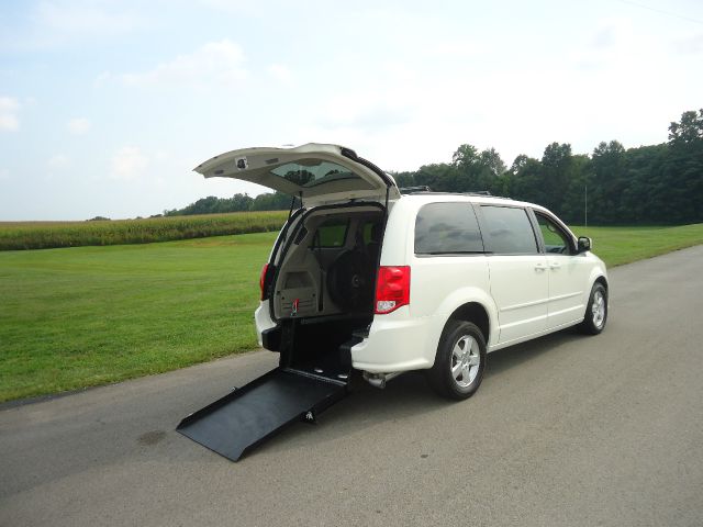 Dodge Grand Caravan 2012 photo 2