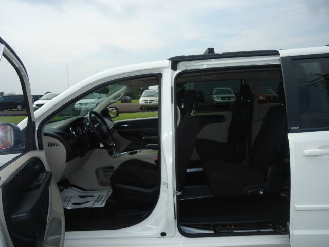 Dodge Grand Caravan 2012 photo 3