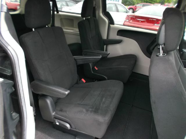 Dodge Grand Caravan 2012 photo 2