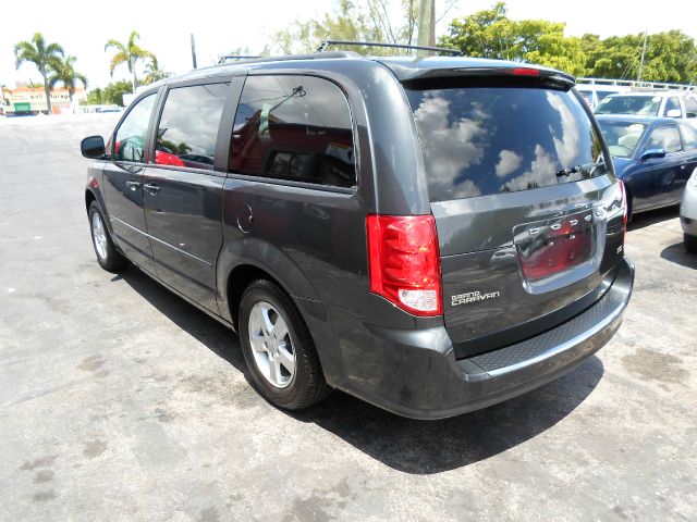 Dodge Grand Caravan 2012 photo 3