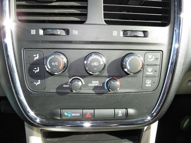 Dodge Grand Caravan 2012 photo 12