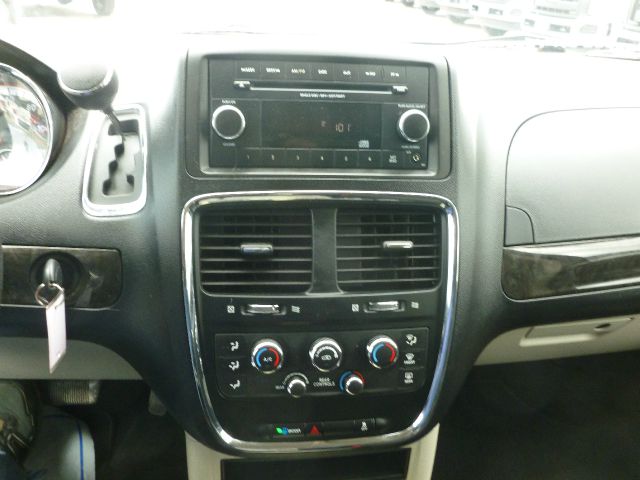 Dodge Grand Caravan 2012 photo 2