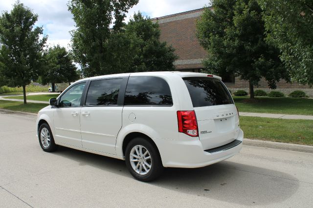 Dodge Grand Caravan 2013 photo 3