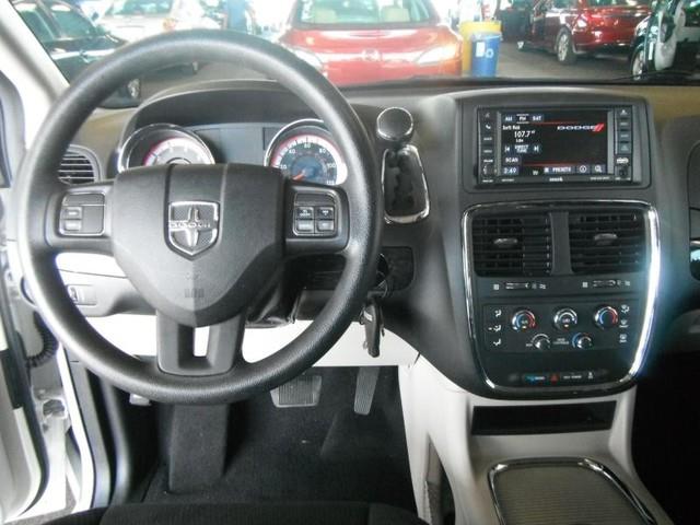 Dodge Grand Caravan 2013 photo 3