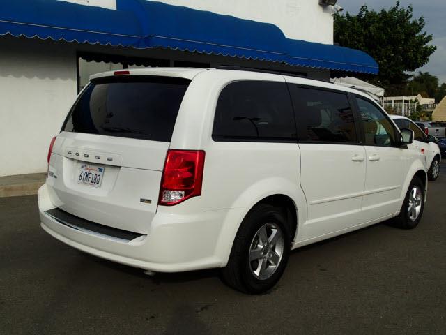 Dodge Grand Caravan 2013 photo 1