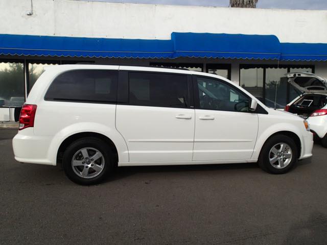 Dodge Grand Caravan 2013 photo 2