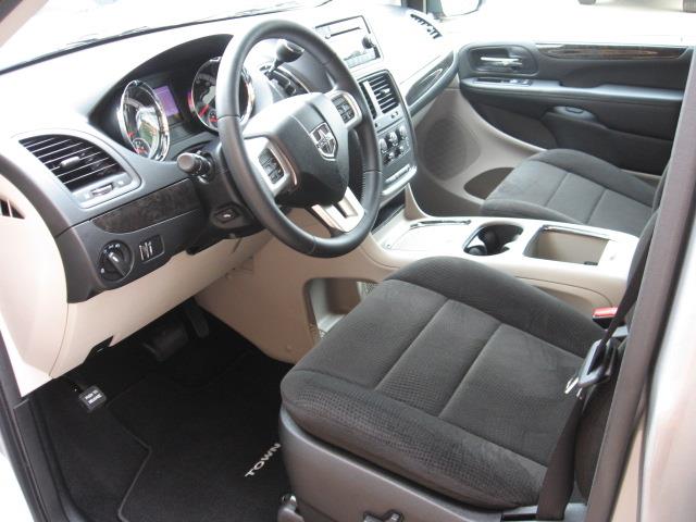 Dodge Grand Caravan 2013 photo 2